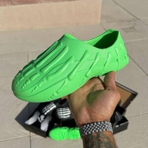Gnarcotic Skelly Runners Lime Green